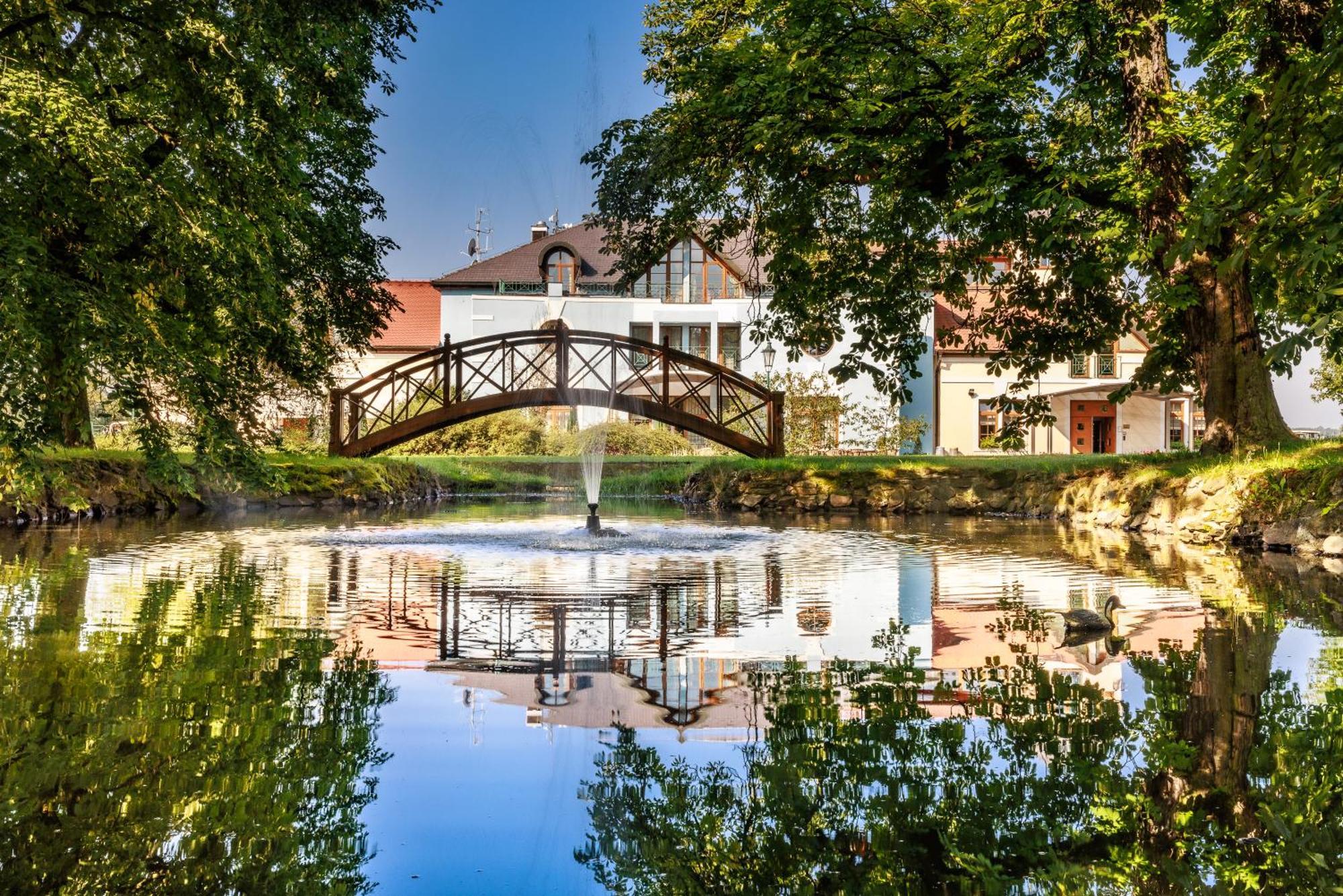 Darovansky Dvur - Wellness & Golf Hotel Brasy Екстер'єр фото