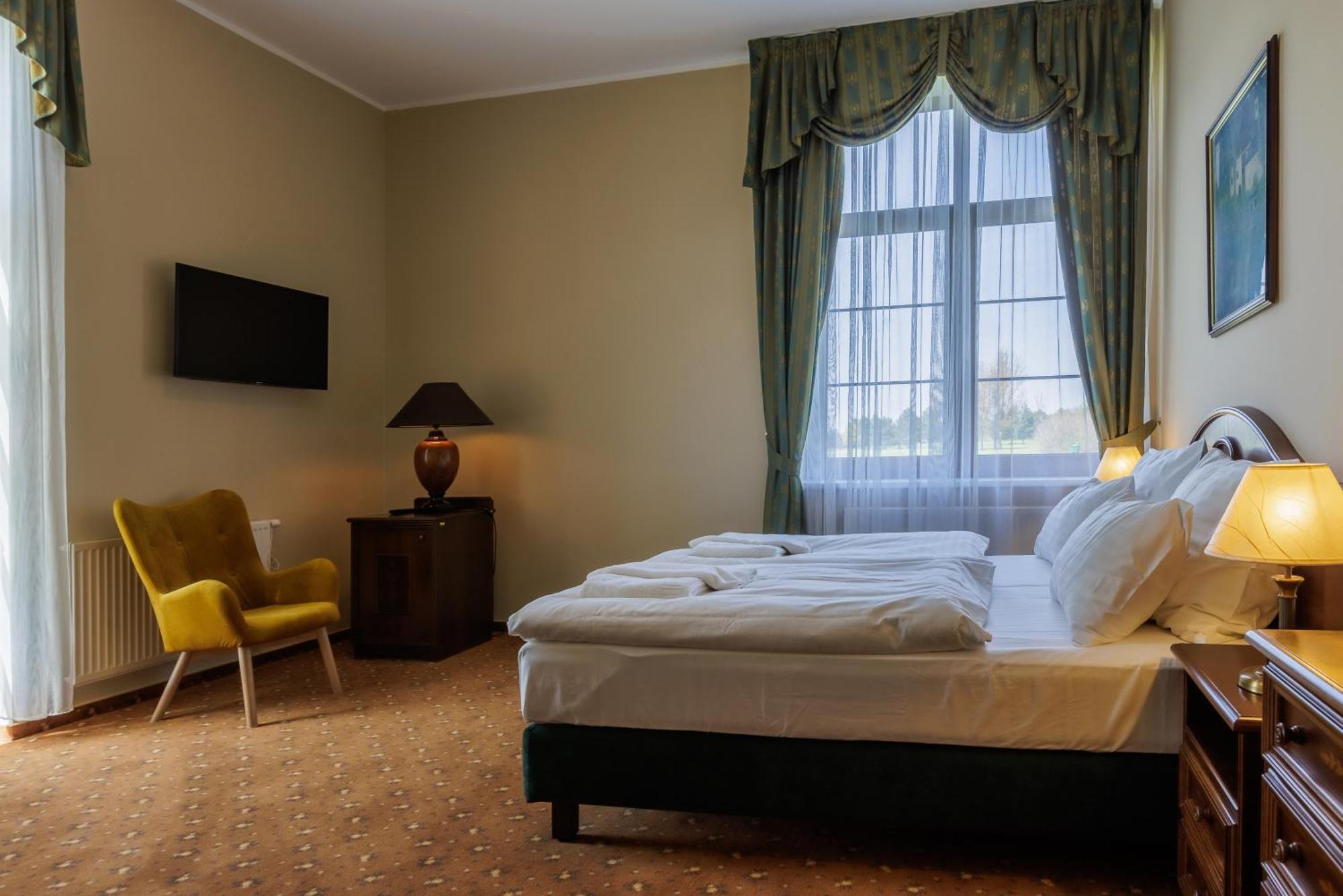 Darovansky Dvur - Wellness & Golf Hotel Brasy Екстер'єр фото