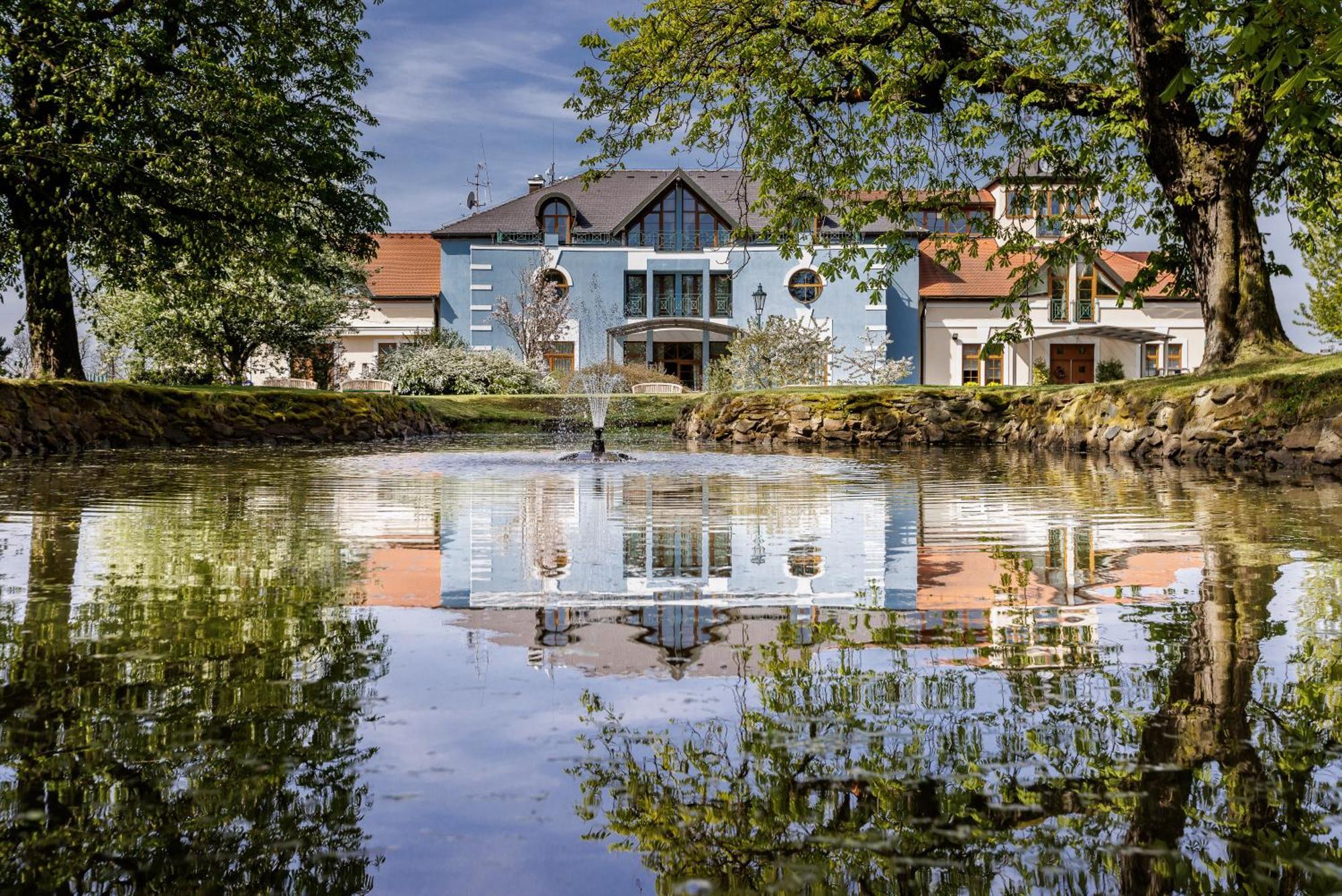 Darovansky Dvur - Wellness & Golf Hotel Brasy Екстер'єр фото